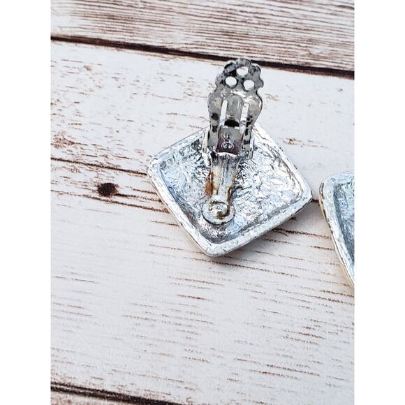 Vintage Clip On Earrings - Cream with Silver Tone Lines - Mark To Front - Picture 5 of 7